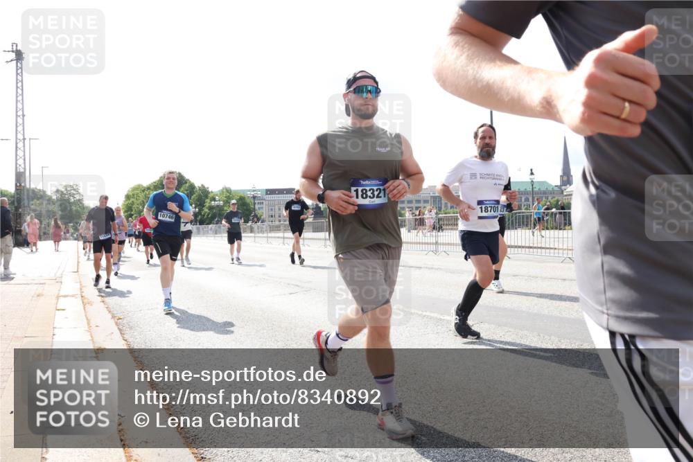29.06.2025 - hella hamburg halbmarathon Lena Gebhardt http://msf.ph/oto/8340892 29.06.2025 10:00:41 Lombardsbrücke 11593, 10746, 247, 18762, 18321, 18701, 1019, 1180, 1526, 1544, 1568, 1583, 1611, 1681, 2027, 2086, 2236, 2346, 2426, 2474, 2606, 2652, 2730, 2982, 3042, 3059, 3141, 3177, 3319, 3400, 3740, 3794, 3861, 3983, 4419, 4579, 4594, 4616, 4708, 4767, 4813, 4940, 4945, 5033, 5418, 5643, 5728, 5870, 6082, 6084, 6104, 6138, 6147, 6220, 6260, 6443, 6470, 6714, 6757, 7757, 7759, 7761, 8255, 8326, 8478, 8632, 8923, 9124, 9553, 9555, 9577, 10074, 10271, 10599 meine-sportfotos.de
