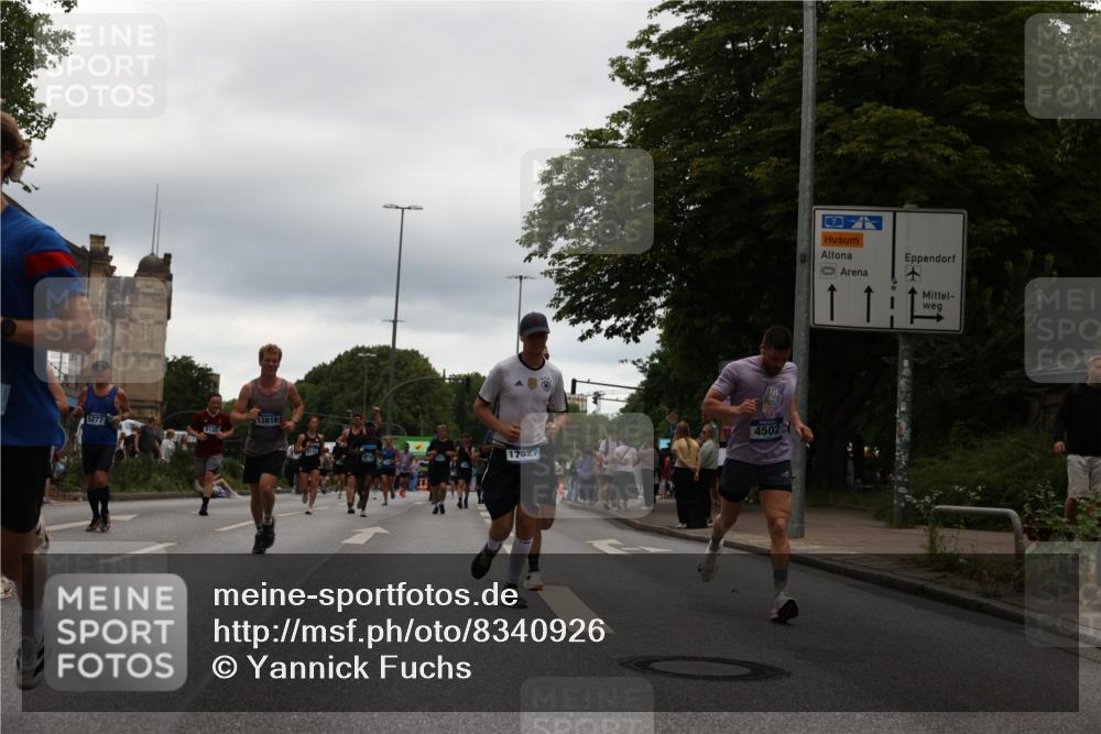 29.06.2025 - hella hamburg halbmarathon Yannick Fuchs http://msf.ph/oto/8340926 29.06.2025 10:52:12 20KM 1319, 1595, 1833, 2250, 2488, 2656, 2840, 2907, 3251, 3859, 4319, 4502, 4550, 4632, 4708, 4767, 5277, 5341, 5675, 5926, 6104, 6138, 6147, 6592, 6595, 7082, 7138, 7189, 7856, 8322, 8585, 9230, 9316, 10020, 10319, 10703, 10788, 11394, 11645, 11846, 12378, 12495, 12585, 12879, 13287, 13512, 13694, 13816, 13880, 14266, 14571, 15197, 15434, 15527, 16189, 16531, 17405, 17415, 17531, 17827, 18068, 18180, 18492, 18501, 18587, 18727 meine-sportfotos.de