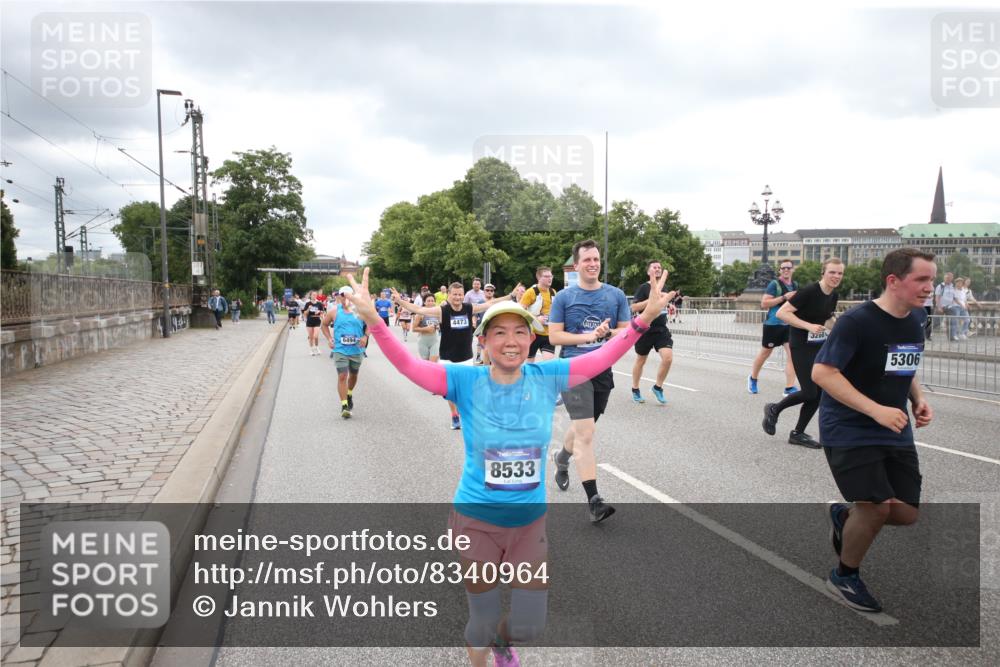 29.06.2025 - hella hamburg halbmarathon Jannik Wohlers http://msf.ph/oto/8340964 29.06.2025 10:55:40 Lombardsbrücke 1738, 1909, 2095, 2793, 3268, 4265, 4354, 4473, 4836, 5306, 5580, 5994, 6055, 6056, 6113, 6494, 6594, 6968, 7025, 7028, 7516, 7616, 8005, 8305, 8533, 9435, 9606, 9838, 10449, 10640, 10987, 11862, 11863, 12267, 12551, 13055, 13395, 13405, 13627, 14124, 14142, 14221, 14280, 14281, 14492, 15103, 15173, 15199, 15272, 15696, 15699, 15763, 15764, 16413, 16960, 17038, 17039, 18195, 18329, 18349, 19228 meine-sportfotos.de