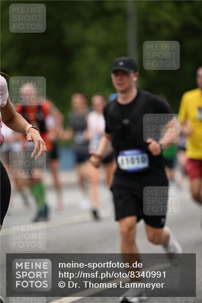 29.06.2025 - hella hamburg halbmarathon Dr. Thomas Lammeyer http://msf.ph/oto/8340991 29.06.2025 10:40:18 Kennedybrücke 1036, 1102, 1183, 1284, 1336, 1717, 2352, 2588, 2827, 3243, 3741, 3990, 4413, 4902, 4937, 5012, 5240, 5531, 6021, 6381, 6845, 6896, 7111, 7275, 7927, 8356, 8947, 10047, 10119, 10336, 10341, 10567, 11010, 11187, 11198 meine-sportfotos.de