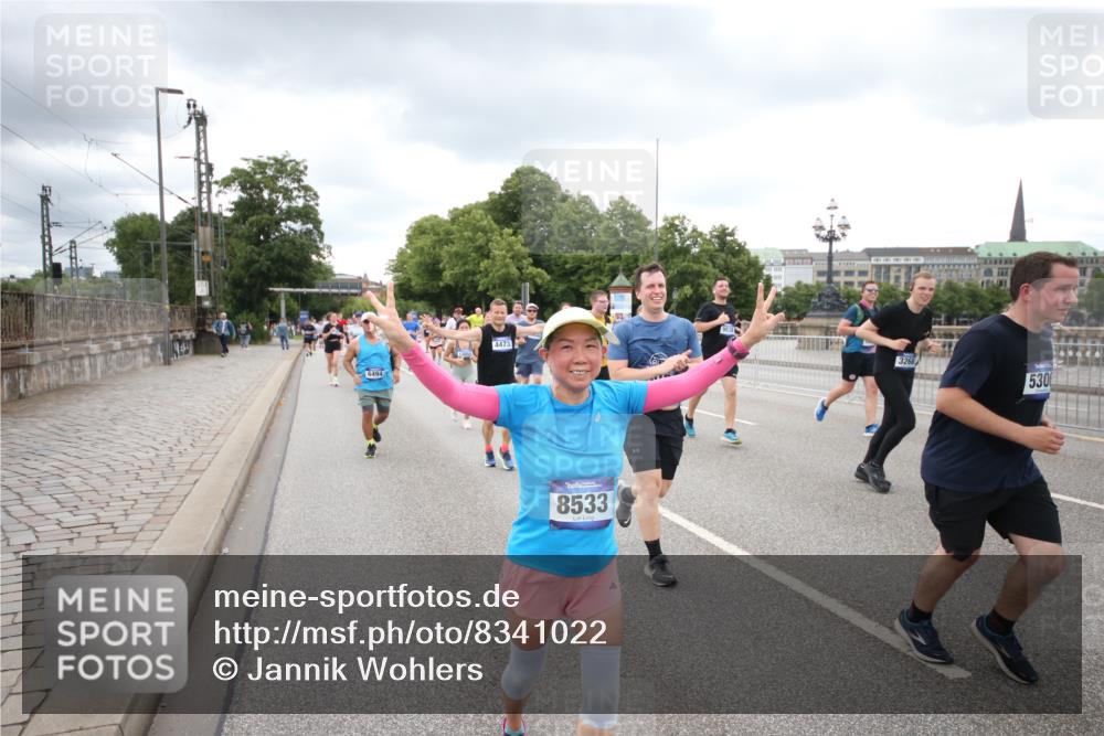 29.06.2025 - hella hamburg halbmarathon Jannik Wohlers http://msf.ph/oto/8341022 29.06.2025 10:55:40 Lombardsbrücke 1738, 1909, 2095, 2793, 3268, 4265, 4354, 4473, 4836, 5306, 5580, 5994, 6055, 6056, 6113, 6494, 6594, 6968, 7025, 7028, 7516, 7616, 8005, 8305, 8533, 9435, 9606, 9838, 10449, 10640, 10987, 11862, 11863, 12267, 12551, 13055, 13395, 13405, 13627, 14124, 14142, 14221, 14280, 14281, 14492, 15103, 15173, 15199, 15272, 15696, 15699, 15763, 15764, 16413, 16960, 17038, 17039, 18195, 18329, 18349, 19228 meine-sportfotos.de
