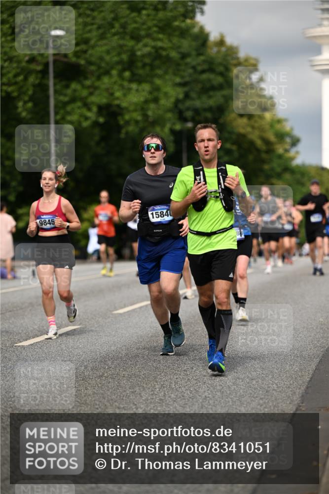 29.06.2025 - hella hamburg halbmarathon Dr. Thomas Lammeyer http://msf.ph/oto/8341051 29.06.2025 10:18:07 Kennedybrücke 1406, 1747, 2990, 3154, 3939, 4962, 5546, 5670, 5719, 6028, 6083, 6089, 7209, 7802, 7840, 7991, 8001, 8147, 8409, 9141, 9845, 9886, 11355 meine-sportfotos.de