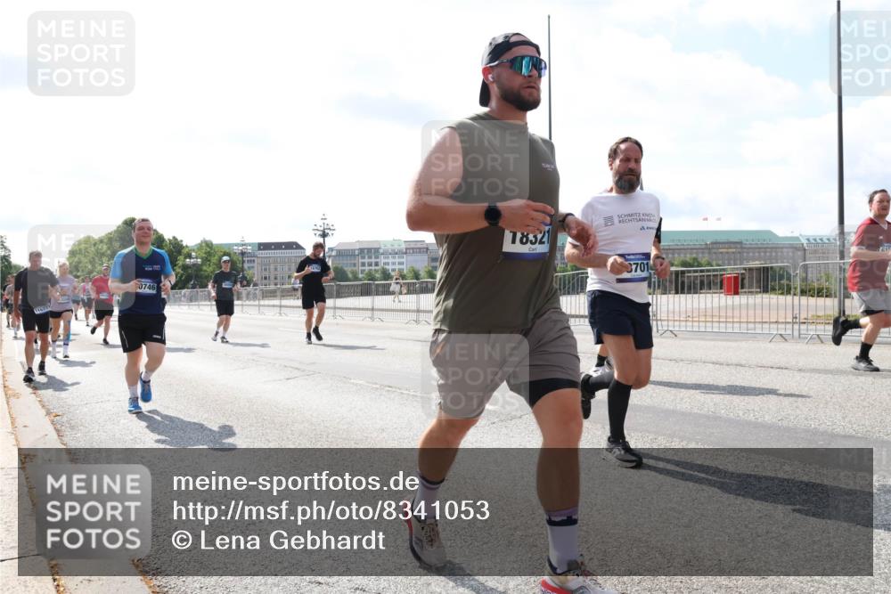 29.06.2025 - hella hamburg halbmarathon Lena Gebhardt http://msf.ph/oto/8341053 29.06.2025 10:00:41 Lombardsbrücke 11623, 0746, 18321, 3701, 61, 1019, 1180, 1526, 1544, 1568, 1583, 1611, 1681, 2027, 2086, 2236, 2346, 2426, 2474, 2606, 2652, 2730, 2982, 3042, 3059, 3141, 3177, 3319, 3400, 3740, 3794, 3861, 3983, 4419, 4579, 4594, 4616, 4708, 4767, 4813, 4940, 4945, 5033, 5418, 5643, 5728, 5870, 6082, 6084, 6104, 6138, 6147, 6220, 6260, 6443, 6470, 6714, 6757, 7757, 7759, 7761, 8255, 8326, 8478, 8632, 8923, 9124, 9553, 9555, 9577, 10074, 10271, 10599 meine-sportfotos.de