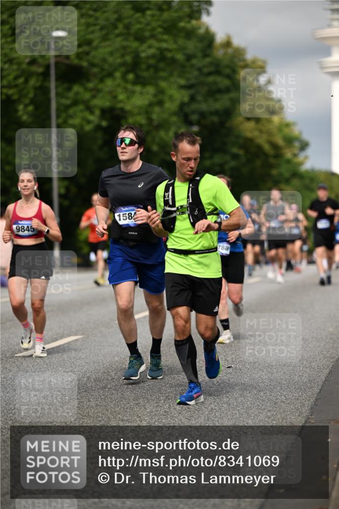 29.06.2025 - hella hamburg halbmarathon Dr. Thomas Lammeyer http://msf.ph/oto/8341069 29.06.2025 10:18:07 Kennedybrücke 1406, 1747, 2990, 3154, 3939, 4962, 5546, 5670, 5719, 6028, 6083, 6089, 7209, 7802, 7840, 7991, 8001, 8147, 8409, 9141, 9845, 9886, 11355 meine-sportfotos.de