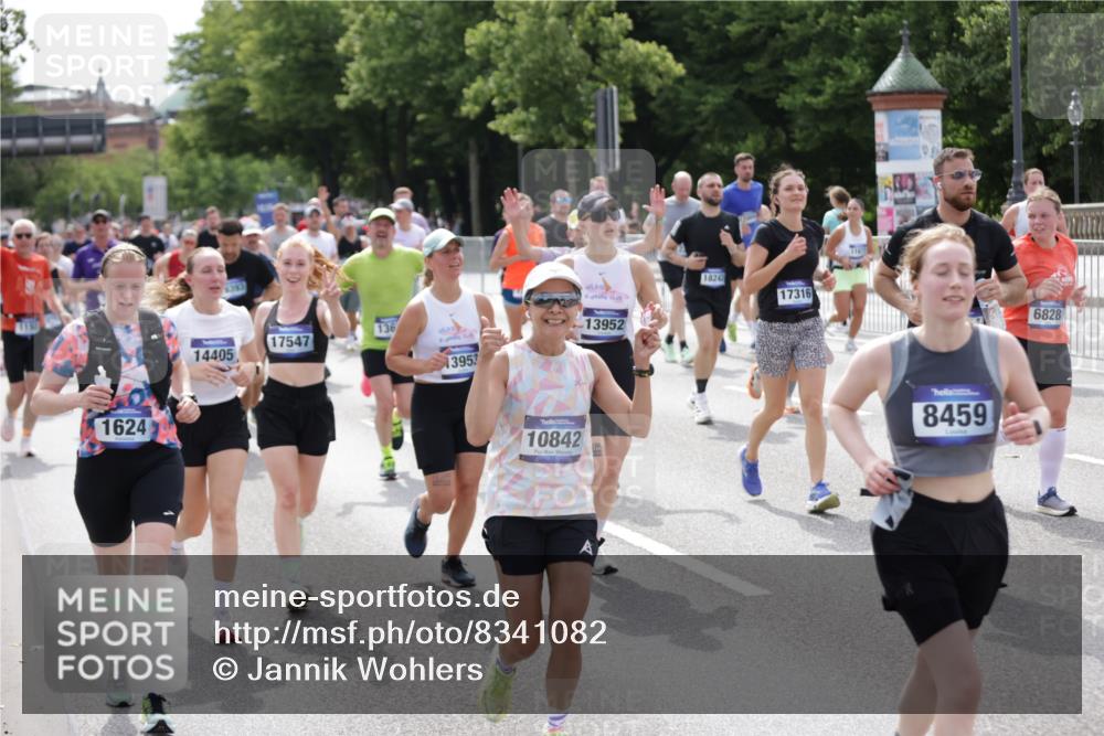 29.06.2025 - hella hamburg halbmarathon Jannik Wohlers http://msf.ph/oto/8341082 29.06.2025 10:41:57 Lombardsbrücke 1150, 1360, 1624, 1929, 1957, 2069, 2134, 3605, 4353, 4885, 4891, 4892, 5403, 5419, 5810, 6828, 6917, 7040, 7260, 7357, 7557, 7666, 8014, 8459, 8525, 8526, 8712, 8816, 9370, 9980, 10532, 10734, 10842, 10872, 10899, 11074, 11075, 11463, 11464, 11468, 11550, 11677, 12403, 12684, 12854, 12903, 12904, 13205, 13250, 13406, 13456, 13952, 13953, 14108, 14328, 14405, 14426, 14468, 14585, 15004, 15155, 15912, 16215, 16352 meine-sportfotos.de