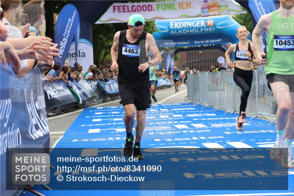 29.06.2025 - hella hamburg halbmarathon Strokosch-Dieckow http://msf.ph/oto/8341090 29.06.2025 10:32:54 Ziel 4463, 4749, 6358, 10453, 11169, 12290, 13686, 16425, 18679, 18687, 19059 meine-sportfotos.de