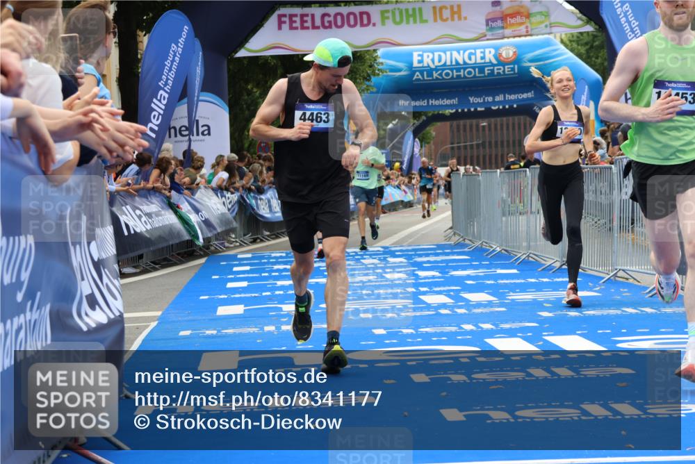 29.06.2025 - hella hamburg halbmarathon Strokosch-Dieckow http://msf.ph/oto/8341177 29.06.2025 10:32:54 Ziel 4463, 4749, 6358, 10453, 11169, 12290, 13686, 16425, 18679, 18687, 19059 meine-sportfotos.de