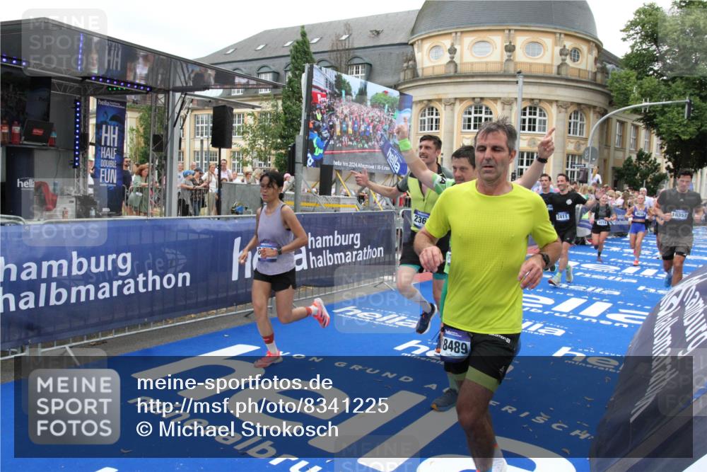 29.06.2025 - hella hamburg halbmarathon Michael Strokosch http://msf.ph/oto/8341225 29.06.2025 10:51:28 Ziel 2364, 2411, 2946, 5820, 6776, 7943, 8989, 9214, 9656, 11124, 11422, 13047, 13792, 14865, 14994, 15871, 15950, 16357, 17131, 18489 meine-sportfotos.de