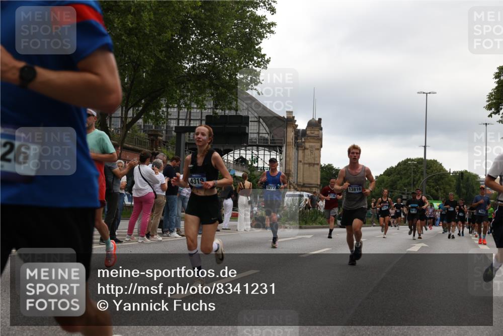 29.06.2025 - hella hamburg halbmarathon Yannick Fuchs http://msf.ph/oto/8341231 29.06.2025 10:52:12 20KM 1319, 1595, 1833, 2250, 2488, 2656, 2840, 2907, 3251, 3859, 4319, 4502, 4550, 4632, 4708, 4767, 5277, 5341, 5675, 5926, 6104, 6138, 6147, 6592, 6595, 7082, 7138, 7189, 7856, 8322, 8585, 9230, 9316, 10020, 10319, 10703, 10788, 11394, 11645, 11846, 12378, 12495, 12585, 12879, 13287, 13512, 13694, 13816, 13880, 14266, 14571, 15197, 15434, 15527, 16189, 16531, 17405, 17415, 17531, 17827, 18068, 18180, 18492, 18501, 18587, 18727 meine-sportfotos.de