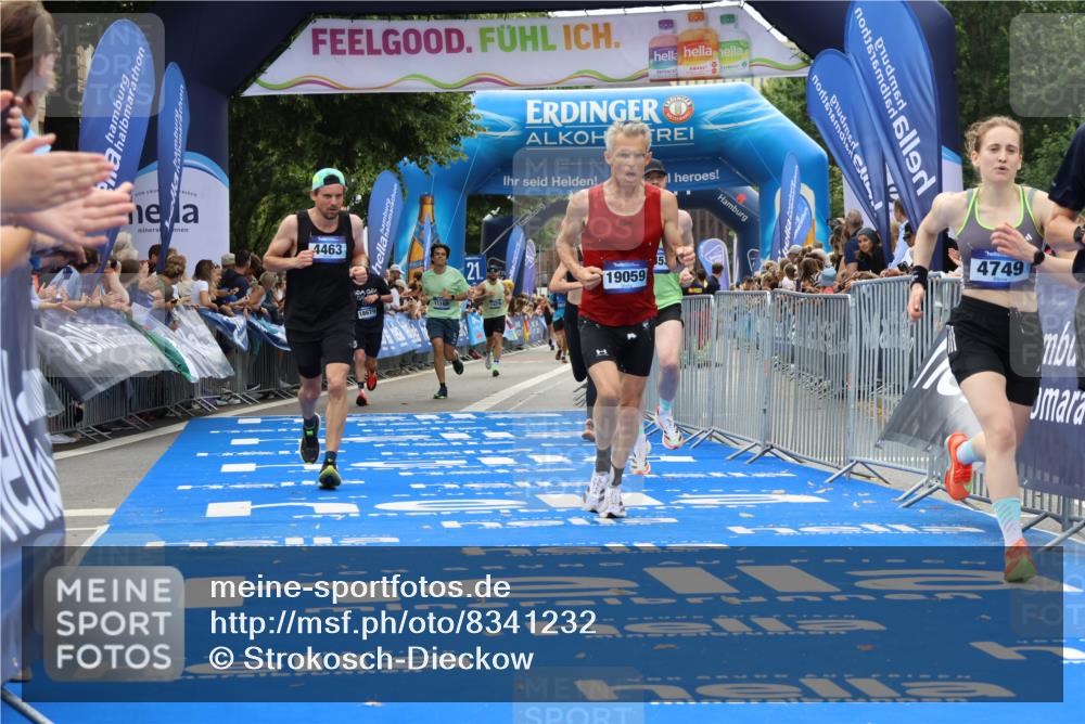 29.06.2025 - hella hamburg halbmarathon Strokosch-Dieckow http://msf.ph/oto/8341232 29.06.2025 10:32:52 Ziel 4463, 4749, 6358, 10453, 12290, 13686, 14028, 15054, 16425, 18679, 18687, 19059 meine-sportfotos.de