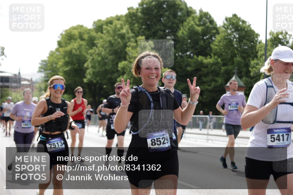 29.06.2025 - hella hamburg halbmarathon Jannik Wohlers http://msf.ph/oto/8341362 29.06.2025 10:42:16 Lombardsbrücke 1656, 1964, 1994, 2134, 2401, 2538, 2580, 2940, 2941, 3283, 3874, 4092, 4334, 4778, 5403, 5417, 6120, 6764, 7040, 7513, 8161, 8529, 8816, 10454, 10697, 11142, 12151, 12441, 13070, 13241, 13776, 14042, 14084, 14126, 14170, 14556, 14636, 14769, 15168, 15190, 15219, 15221, 15820, 15977, 16612, 16892 meine-sportfotos.de