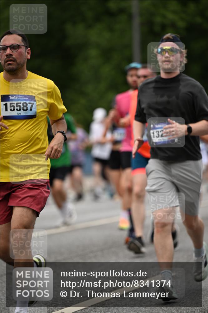 29.06.2025 - hella hamburg halbmarathon Dr. Thomas Lammeyer http://msf.ph/oto/8341374 29.06.2025 10:40:20 Kennedybrücke 1036, 1102, 1183, 1284, 1336, 1717, 2352, 2588, 3243, 3741, 3990, 4413, 4902, 4937, 5012, 5240, 5531, 6021, 6381, 6845, 6896, 7111, 7275, 7927, 8356, 8947, 9295, 10047, 10119, 10336, 10341, 10567, 11010, 11187, 11198 meine-sportfotos.de