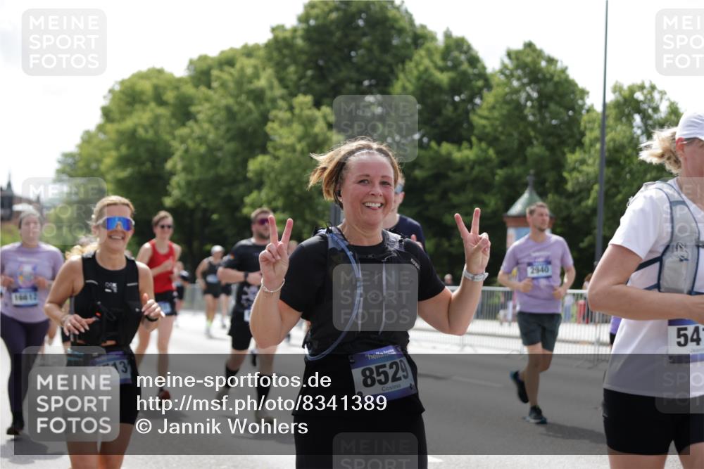 29.06.2025 - hella hamburg halbmarathon Jannik Wohlers http://msf.ph/oto/8341389 29.06.2025 10:42:16 Lombardsbrücke 1656, 1964, 1994, 2134, 2401, 2538, 2580, 2940, 2941, 3283, 3874, 4092, 4334, 4778, 5403, 5417, 6120, 6764, 7040, 7513, 8161, 8529, 8816, 10454, 10697, 11142, 12151, 12441, 13070, 13241, 13776, 14042, 14084, 14126, 14170, 14556, 14636, 14769, 15168, 15190, 15219, 15221, 15820, 15977, 16612, 16892 meine-sportfotos.de