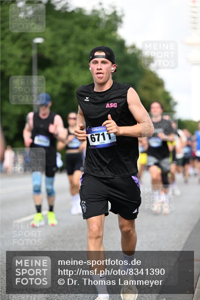 29.06.2025 - hella hamburg halbmarathon Dr. Thomas Lammeyer http://msf.ph/oto/8341390 29.06.2025 09:55:59 Kennedybrücke 1057, 1139, 1169, 1220, 1512, 1604, 3305, 3618, 4565, 4871, 4915, 5007, 5011, 5231, 5336, 6373, 6711, 7185, 7432, 7710, 7961, 8564, 8852, 9444, 10251, 10493, 10691, 10741, 11062 meine-sportfotos.de