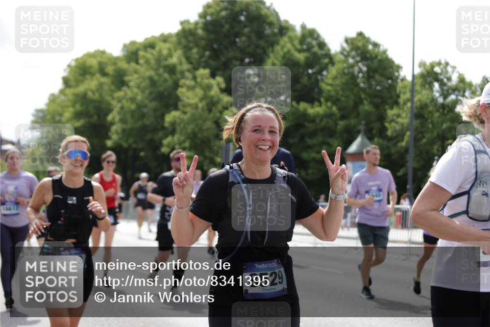 29.06.2025 - hella hamburg halbmarathon Jannik Wohlers http://msf.ph/oto/8341395 29.06.2025 10:42:16 Lombardsbrücke 1656, 1964, 1994, 2134, 2401, 2538, 2580, 2940, 2941, 3283, 3874, 4092, 4334, 4778, 5403, 5417, 6120, 6764, 7040, 7513, 8161, 8529, 8816, 10454, 10697, 11142, 12151, 12441, 13070, 13241, 13776, 14042, 14084, 14126, 14170, 14556, 14636, 14769, 15168, 15190, 15219, 15221, 15820, 15977, 16612, 16892 meine-sportfotos.de