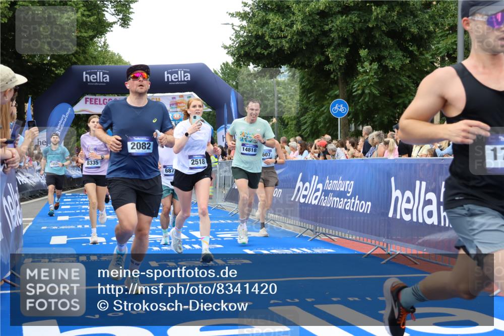 29.06.2025 - hella hamburg halbmarathon Strokosch-Dieckow http://msf.ph/oto/8341420 29.06.2025 10:53:44 Ziel 1422, 1706, 1870, 2058, 2082, 2518, 2630, 3819, 5399, 5607, 6260, 6877, 7177, 8285, 8335, 9922, 10529, 10891, 10895, 11588, 11589, 11604, 12413, 12632, 13865, 14026, 14702, 14818, 15061, 15441, 15502, 16092, 16538, 17482, 17740, 18143, 18249, 18418, 18487, 18514, 18715, 18759, 18915, 19177 meine-sportfotos.de