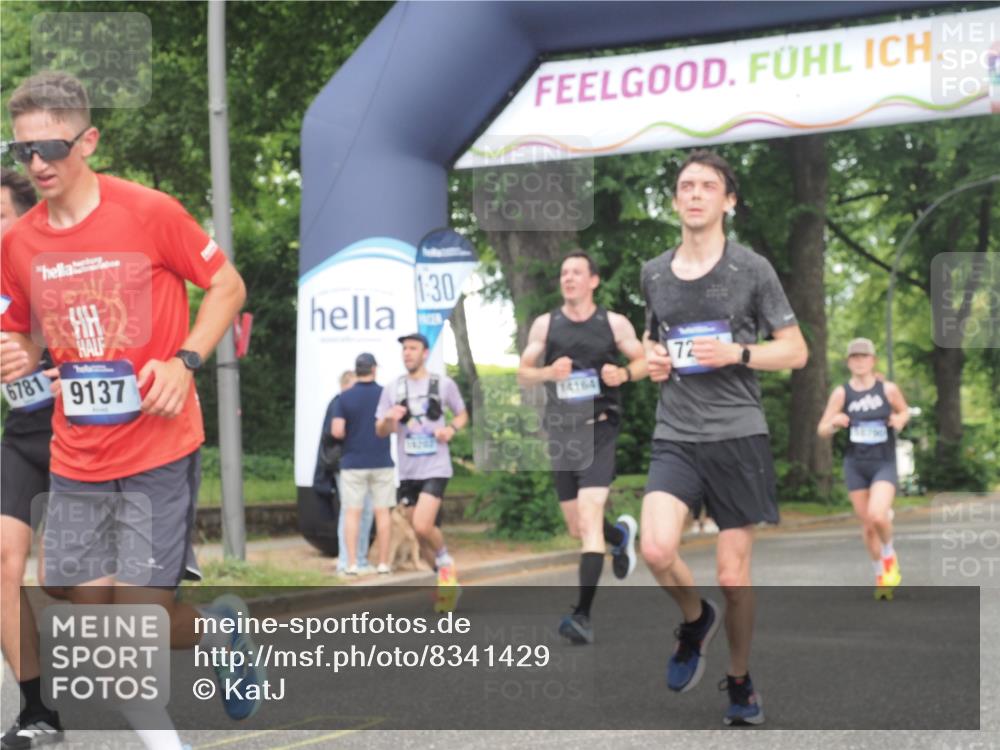29.06.2025 - hella hamburg halbmarathon KatJ http://msf.ph/oto/8341429 29.06.2025 10:19:15 Zwischen KM18-KM19 2180, 3043, 6781, 7231 meine-sportfotos.de