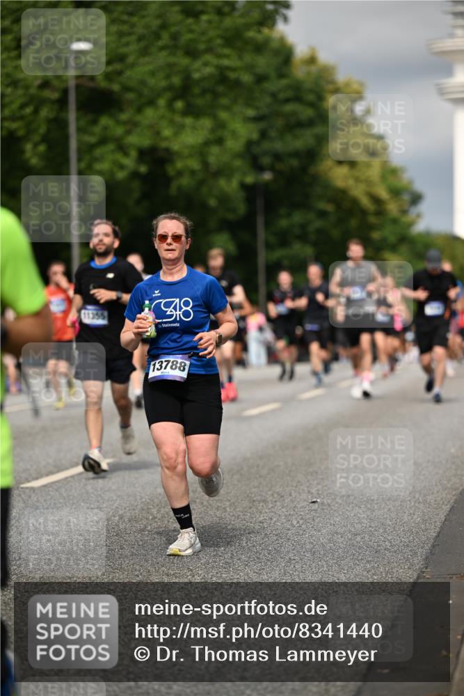 29.06.2025 - hella hamburg halbmarathon Dr. Thomas Lammeyer http://msf.ph/oto/8341440 29.06.2025 10:18:09 Kennedybrücke 1406, 1747, 2990, 3154, 3728, 3756, 3939, 4962, 5546, 5670, 5719, 6028, 6083, 6089, 7209, 7802, 7840, 7991, 8001, 8147, 8409, 9141, 9845, 10610, 11355 meine-sportfotos.de