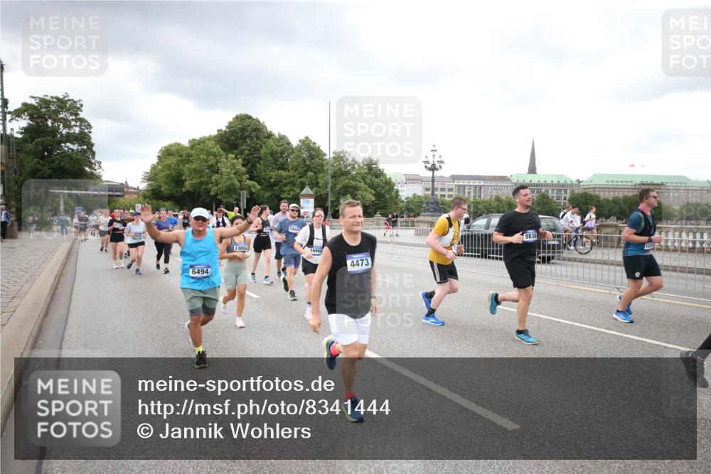 29.06.2025 - hella hamburg halbmarathon Jannik Wohlers http://msf.ph/oto/8341444 29.06.2025 10:55:42 Lombardsbrücke 1738, 1909, 2095, 2793, 3257, 3268, 4265, 4354, 4473, 4836, 5306, 5580, 5994, 6494, 6968, 7025, 7028, 7516, 7616, 8005, 8305, 8533, 9435, 9606, 9838, 10640, 10740, 10784, 10987, 11298, 11862, 11863, 12267, 12295, 12296, 12551, 13055, 13395, 13405, 13627, 14124, 14142, 14221, 14280, 14281, 14492, 15103, 15173, 15199, 15272, 15696, 15699, 15763, 16413, 16655, 16960, 17038, 17039, 17398, 18195, 18329, 18349, 19228 meine-sportfotos.de