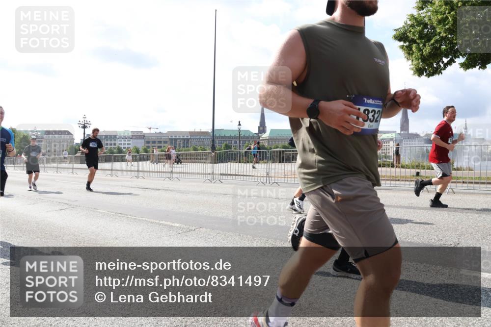 29.06.2025 - hella hamburg halbmarathon Lena Gebhardt http://msf.ph/oto/8341497 29.06.2025 10:00:42 Lombardsbrücke 18762, 20, 332, 1019, 1180, 1526, 1544, 1568, 1583, 1611, 1681, 2027, 2086, 2236, 2346, 2426, 2474, 2606, 2652, 2730, 2982, 3042, 3059, 3141, 3177, 3319, 3400, 3740, 3794, 3861, 3983, 4419, 4579, 4594, 4616, 4708, 4767, 4813, 4940, 4945, 5033, 5418, 5643, 5728, 5870, 6082, 6084, 6104, 6138, 6147, 6220, 6260, 6443, 6470, 6714, 6757, 7757, 7759, 7761, 8255, 8326, 8478, 8632, 8923, 9124, 9553, 9555, 9577, 10074, 10271, 10599 meine-sportfotos.de