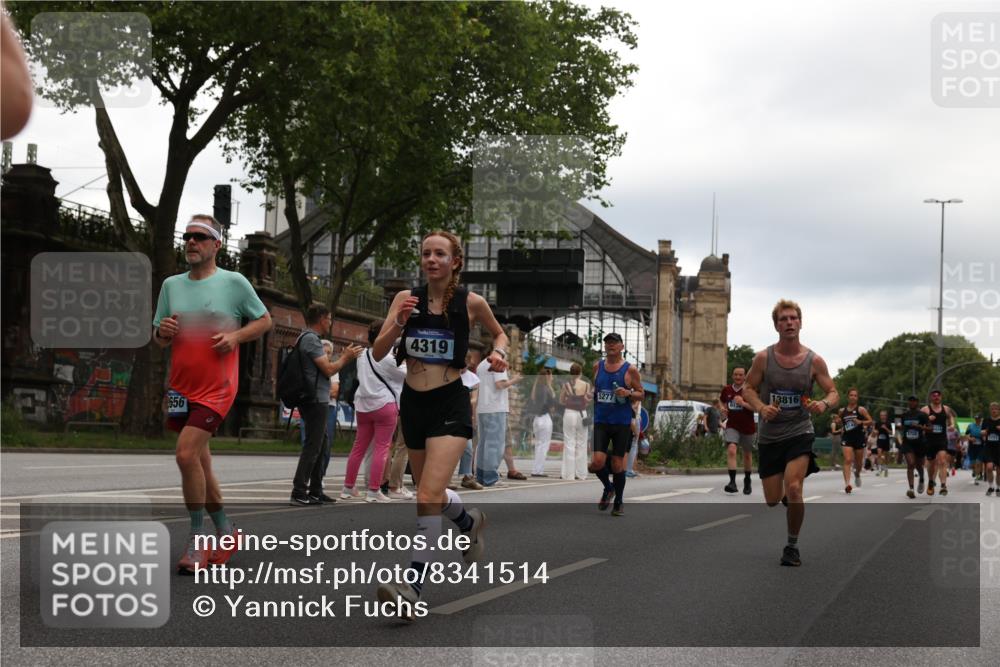 29.06.2025 - hella hamburg halbmarathon Yannick Fuchs http://msf.ph/oto/8341514 29.06.2025 10:52:13 20KM 1319, 1595, 1833, 2250, 2488, 2656, 2840, 3251, 3859, 4319, 4502, 4550, 4632, 4708, 4767, 5277, 5341, 5675, 5926, 6104, 6138, 6147, 6592, 7082, 7138, 7189, 7856, 8322, 8585, 9230, 9316, 10020, 10319, 10703, 10788, 11394, 11645, 11846, 12378, 12495, 12585, 12879, 13287, 13512, 13694, 13816, 13880, 14266, 14571, 15197, 15434, 15527, 16189, 16531, 17405, 17531, 17827, 18068, 18180, 18492, 18501, 18587, 18727, 18985 meine-sportfotos.de
