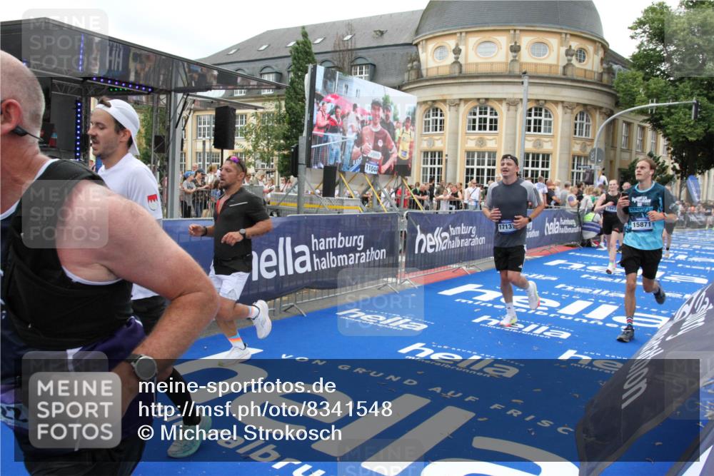 29.06.2025 - hella hamburg halbmarathon Michael Strokosch http://msf.ph/oto/8341548 29.06.2025 10:51:32 Ziel 1335, 2411, 2946, 5820, 7943, 9214, 9656, 10691, 11422, 13403, 13792, 15871, 15950, 16357, 17131 meine-sportfotos.de
