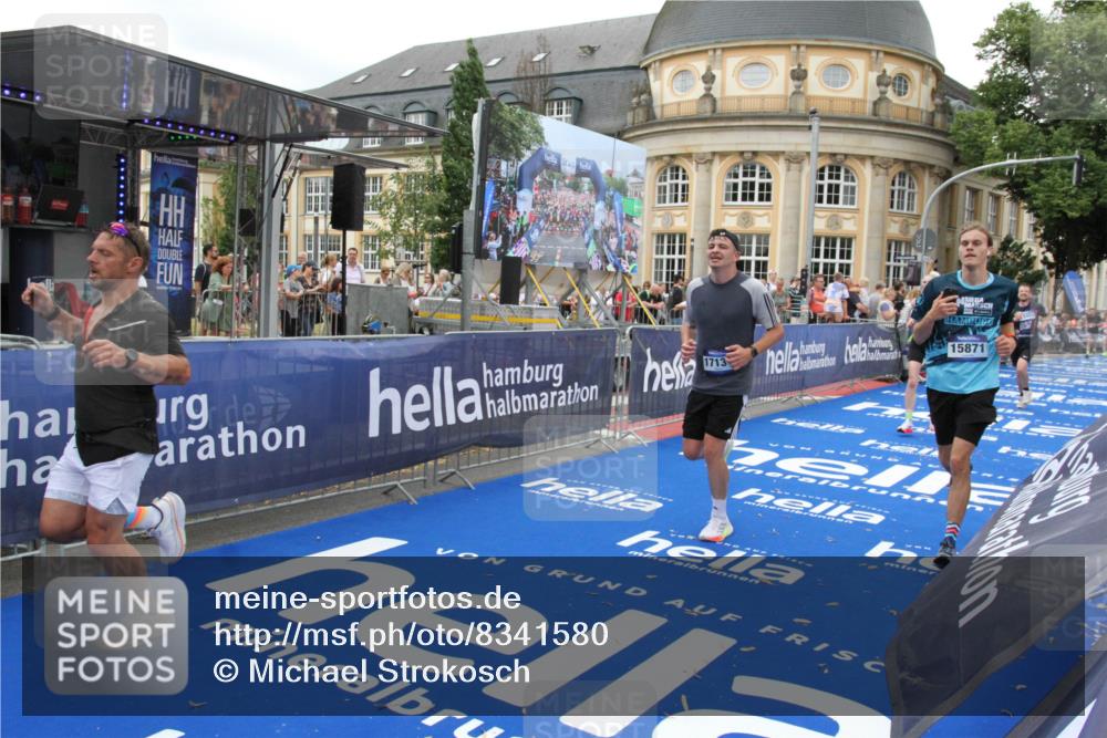 29.06.2025 - hella hamburg halbmarathon Michael Strokosch http://msf.ph/oto/8341580 29.06.2025 10:51:33 Ziel 1335, 2946, 5820, 7943, 9656, 10691, 11422, 13403, 13792, 15871, 15950, 17131 meine-sportfotos.de