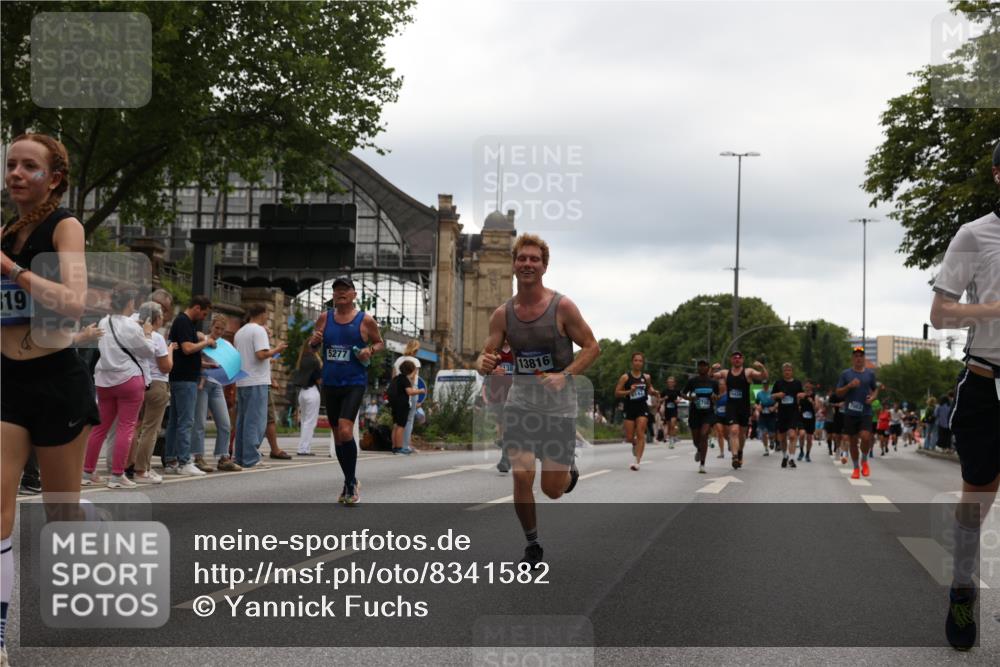 29.06.2025 - hella hamburg halbmarathon Yannick Fuchs http://msf.ph/oto/8341582 29.06.2025 10:52:13 20KM 1319, 1595, 1833, 2250, 2488, 2656, 2840, 3251, 3859, 4319, 4502, 4550, 4632, 4708, 4767, 5277, 5341, 5675, 5926, 6104, 6138, 6147, 6592, 7082, 7138, 7189, 7856, 8322, 8585, 9230, 9316, 10020, 10319, 10703, 10788, 11394, 11645, 11846, 12378, 12495, 12585, 12879, 13287, 13512, 13694, 13816, 13880, 14266, 14571, 15197, 15434, 15527, 16189, 16531, 17405, 17531, 17827, 18068, 18180, 18492, 18501, 18587, 18727, 18985 meine-sportfotos.de