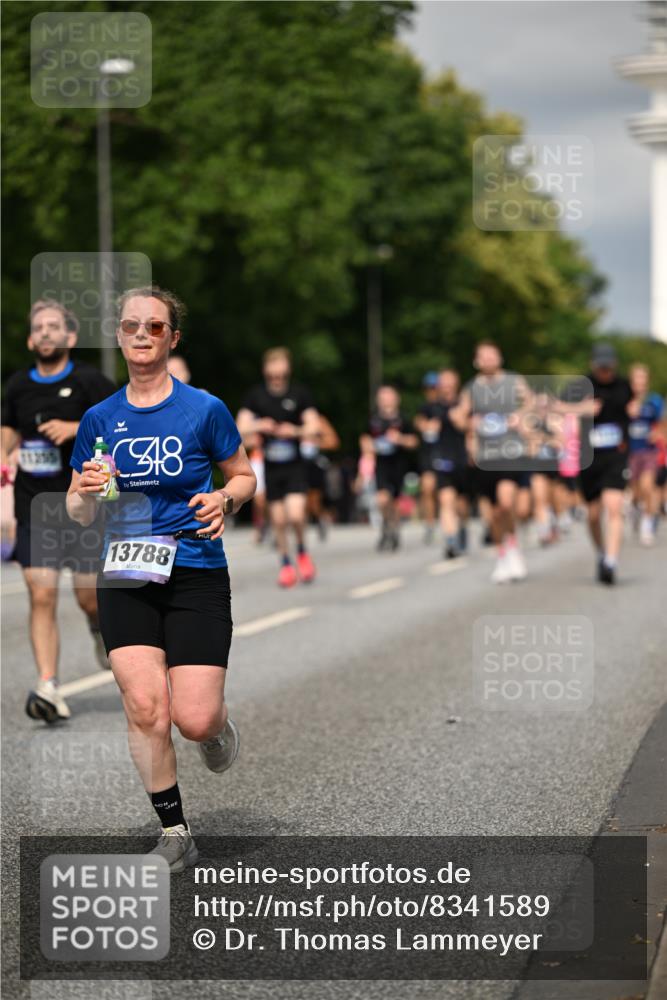 29.06.2025 - hella hamburg halbmarathon Dr. Thomas Lammeyer http://msf.ph/oto/8341589 29.06.2025 10:18:10 Kennedybrücke 1406, 2990, 3154, 3728, 3756, 3939, 4962, 5546, 5670, 5719, 6028, 6083, 6089, 7209, 7802, 7840, 7991, 8001, 8147, 8409, 9141, 9845, 10610, 11355 meine-sportfotos.de