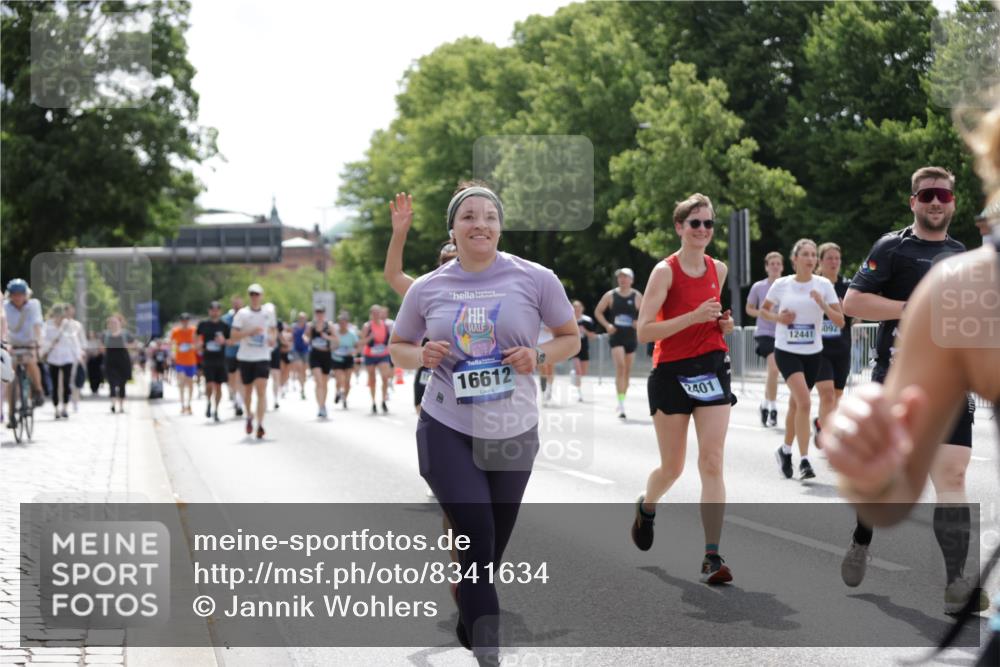 29.06.2025 - hella hamburg halbmarathon Jannik Wohlers http://msf.ph/oto/8341634 29.06.2025 10:42:18 Lombardsbrücke 1656, 1964, 1994, 2134, 2401, 2538, 2580, 2940, 2941, 3283, 3874, 4092, 4105, 4334, 4385, 4778, 5417, 6120, 6764, 7513, 8161, 8529, 10454, 10697, 11142, 11710, 12151, 12441, 13070, 13241, 13776, 14042, 14084, 14126, 14170, 14556, 14636, 14694, 14769, 15168, 15190, 15219, 15221, 15820, 15977, 16612, 16892 meine-sportfotos.de