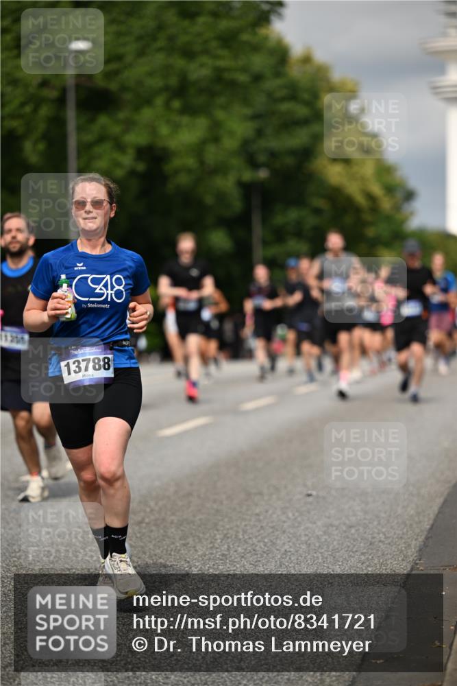 29.06.2025 - hella hamburg halbmarathon Dr. Thomas Lammeyer http://msf.ph/oto/8341721 29.06.2025 10:18:10 Kennedybrücke 1406, 2990, 3154, 3728, 3756, 3939, 4962, 5546, 5670, 5719, 6028, 6083, 6089, 7209, 7802, 7840, 7991, 8001, 8147, 8409, 9141, 9845, 10610, 11355 meine-sportfotos.de