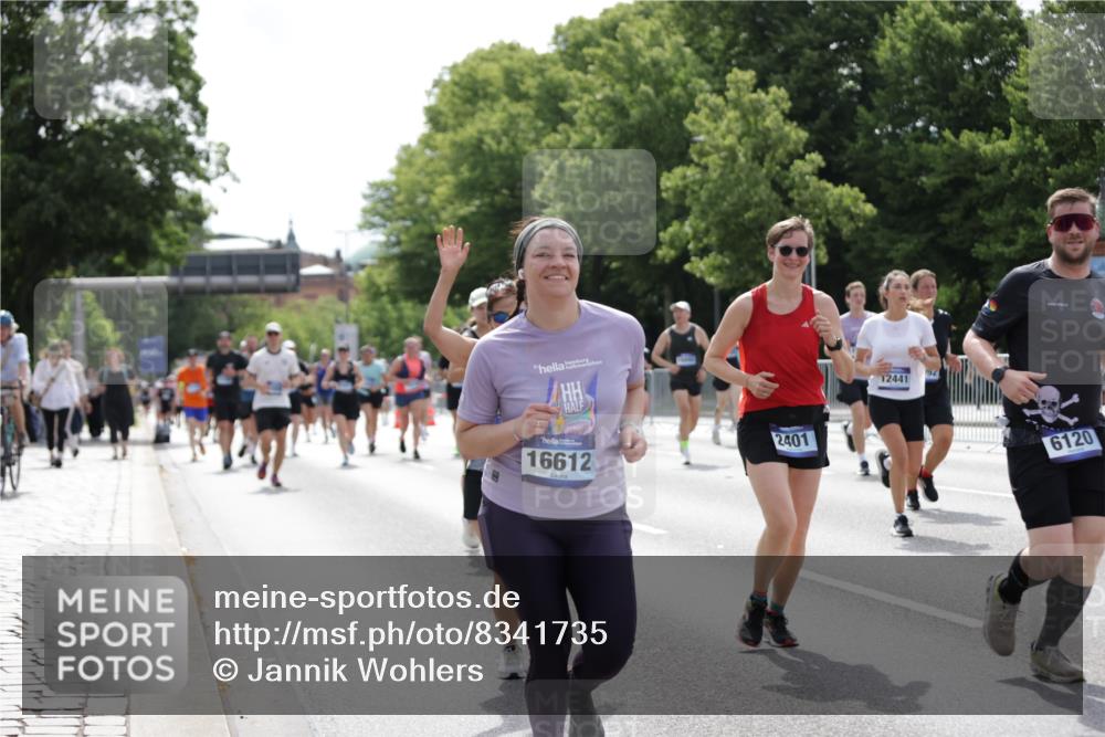 29.06.2025 - hella hamburg halbmarathon Jannik Wohlers http://msf.ph/oto/8341735 29.06.2025 10:42:18 Lombardsbrücke 1656, 1964, 1994, 2134, 2401, 2538, 2580, 2940, 2941, 3283, 3874, 4092, 4105, 4334, 4385, 4778, 5417, 6120, 6764, 7513, 8161, 8529, 10454, 10697, 11142, 11710, 12151, 12441, 13070, 13241, 13776, 14042, 14084, 14126, 14170, 14556, 14636, 14694, 14769, 15168, 15190, 15219, 15221, 15820, 15977, 16612, 16892 meine-sportfotos.de