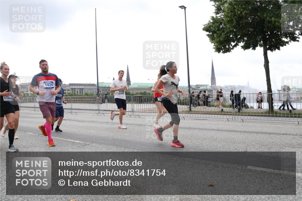 29.06.2025 - hella hamburg halbmarathon Lena Gebhardt http://msf.ph/oto/8341754 29.06.2025 10:47:44 Lombardsbrücke 11458, 1434, 2882, 8550, 1045, 1246, 1392, 1434, 1463, 1523, 1618, 1639, 1704, 1926, 2148, 2163, 2197, 2407, 2491, 2545, 2704, 2790, 2882, 2994, 3049, 3339, 4037, 4325, 4423, 4806, 4856, 4895, 4974, 4975, 5621, 5622, 5886, 5895, 6255, 6256, 6995, 7240, 7403, 7427, 7630, 7631, 7916, 7970, 8077, 8105, 8270, 8310, 8550, 8774, 8915, 8953, 9018, 9356, 9687, 9696, 9697, 10658, 10777, 10991, 11351, 11458, 11730, 11738, 11802, 11909, 12431 meine-sportfotos.de