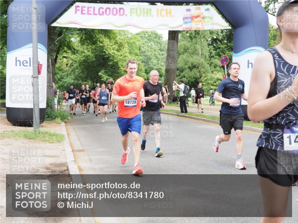 29.06.2025 - hella hamburg halbmarathon MichiJ http://msf.ph/oto/8341780 29.06.2025 10:40:12 Zwischen KM18-KM19 2208, 3715, 4029, 4065, 5378, 5638, 6481, 7896, 8273, 8587, 8651, 12135, 12321, 12379, 13032, 13211, 13289, 14805, 15643, 16320, 17198, 18729, 18901 meine-sportfotos.de