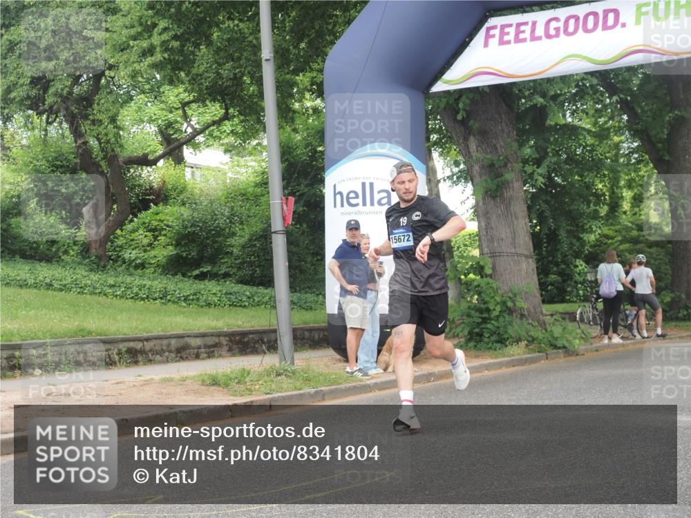 29.06.2025 - hella hamburg halbmarathon KatJ http://msf.ph/oto/8341804 29.06.2025 10:19:19 Zwischen KM18-KM19 3043, 6781, 7231 meine-sportfotos.de