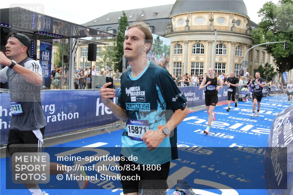 29.06.2025 - hella hamburg halbmarathon Michael Strokosch http://msf.ph/oto/8341806 29.06.2025 10:51:34 Ziel 1335, 5820, 7943, 10691, 11422, 13403, 13792, 15871, 17131 meine-sportfotos.de