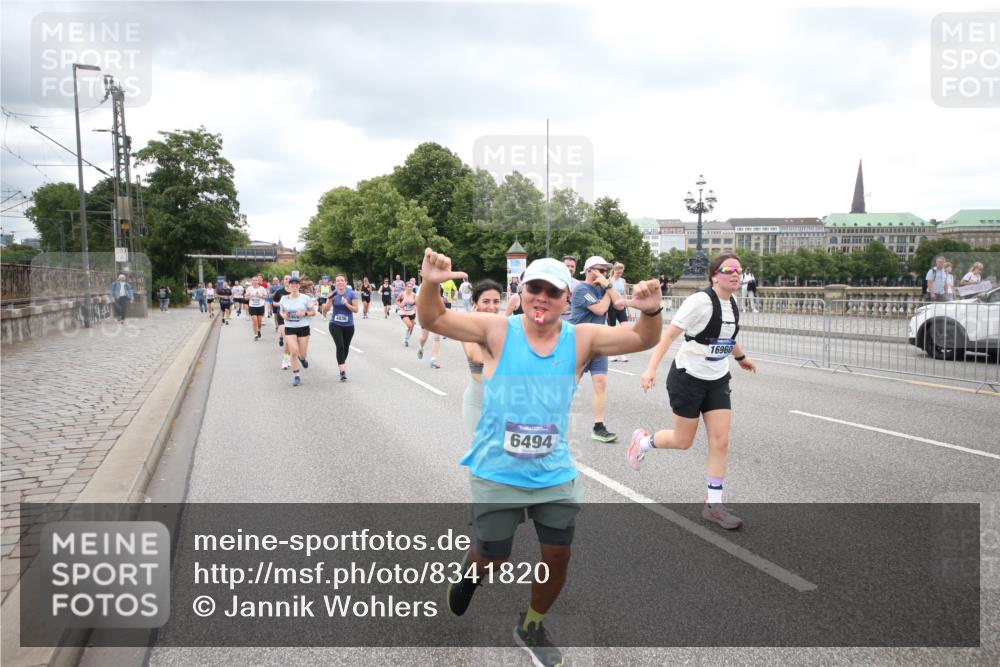 29.06.2025 - hella hamburg halbmarathon Jannik Wohlers http://msf.ph/oto/8341820 29.06.2025 10:55:43 Lombardsbrücke 1738, 1909, 2095, 2793, 3257, 3268, 4083, 4354, 4473, 4836, 5306, 5580, 5994, 6494, 6968, 7025, 7028, 7516, 7616, 8005, 8305, 9435, 9606, 9838, 10640, 10740, 10784, 10987, 11298, 11862, 11863, 12267, 12295, 12296, 12551, 13055, 13395, 13405, 13627, 14142, 14221, 14280, 14281, 15103, 15173, 15199, 15272, 15696, 15699, 16413, 16655, 16960, 17038, 17039, 17398, 18329, 18349, 19228 meine-sportfotos.de