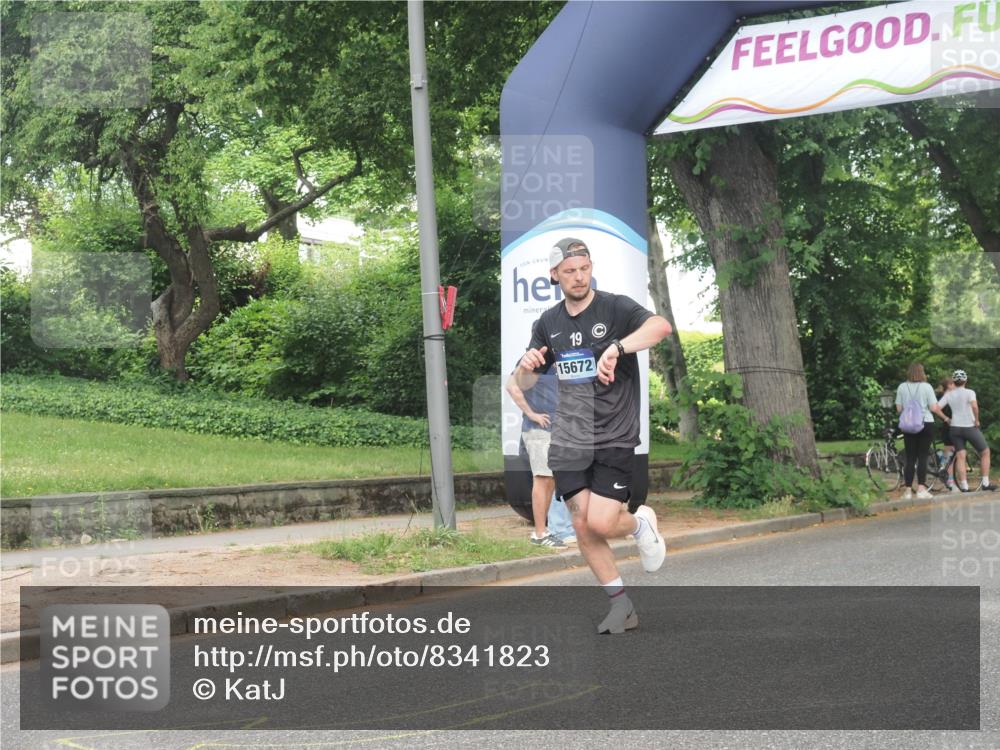 29.06.2025 - hella hamburg halbmarathon KatJ http://msf.ph/oto/8341823 29.06.2025 10:19:19 Zwischen KM18-KM19 3043, 6781, 7231 meine-sportfotos.de