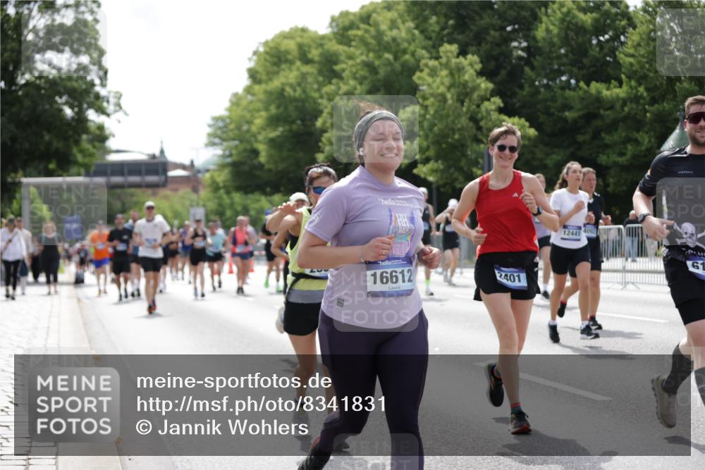 29.06.2025 - hella hamburg halbmarathon Jannik Wohlers http://msf.ph/oto/8341831 29.06.2025 10:42:18 Lombardsbrücke 1656, 1964, 1994, 2134, 2401, 2538, 2580, 2940, 2941, 3283, 3874, 4092, 4105, 4334, 4385, 4778, 5417, 6120, 6764, 7513, 8161, 8529, 10454, 10697, 11142, 11710, 12151, 12441, 13070, 13241, 13776, 14042, 14084, 14126, 14170, 14556, 14636, 14694, 14769, 15168, 15190, 15219, 15221, 15820, 15977, 16612, 16892 meine-sportfotos.de