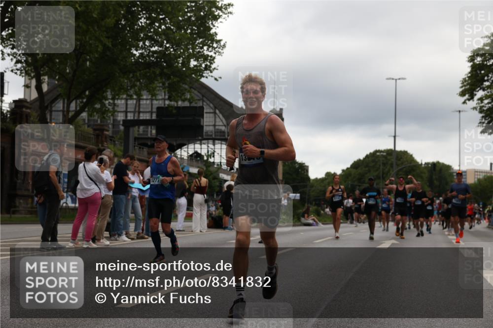 29.06.2025 - hella hamburg halbmarathon Yannick Fuchs http://msf.ph/oto/8341832 29.06.2025 10:52:13 20KM 1319, 1595, 1833, 2250, 2488, 2656, 2840, 3251, 3859, 4319, 4502, 4550, 4632, 4708, 4767, 5277, 5341, 5675, 5926, 6104, 6138, 6147, 6592, 7082, 7138, 7189, 7856, 8322, 8585, 9230, 9316, 10020, 10319, 10703, 10788, 11394, 11645, 11846, 12378, 12495, 12585, 12879, 13287, 13512, 13694, 13816, 13880, 14266, 14571, 15197, 15434, 15527, 16189, 16531, 17405, 17531, 17827, 18068, 18180, 18492, 18501, 18587, 18727, 18985 meine-sportfotos.de