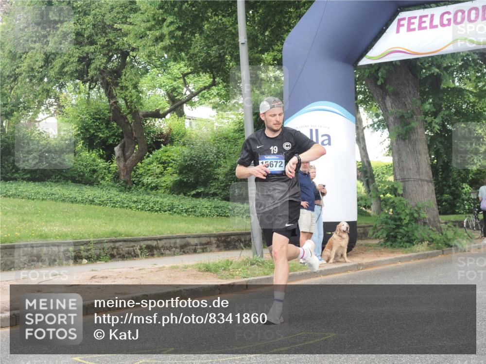 29.06.2025 - hella hamburg halbmarathon KatJ http://msf.ph/oto/8341860 29.06.2025 10:19:19 Zwischen KM18-KM19 3043, 6781, 7231 meine-sportfotos.de