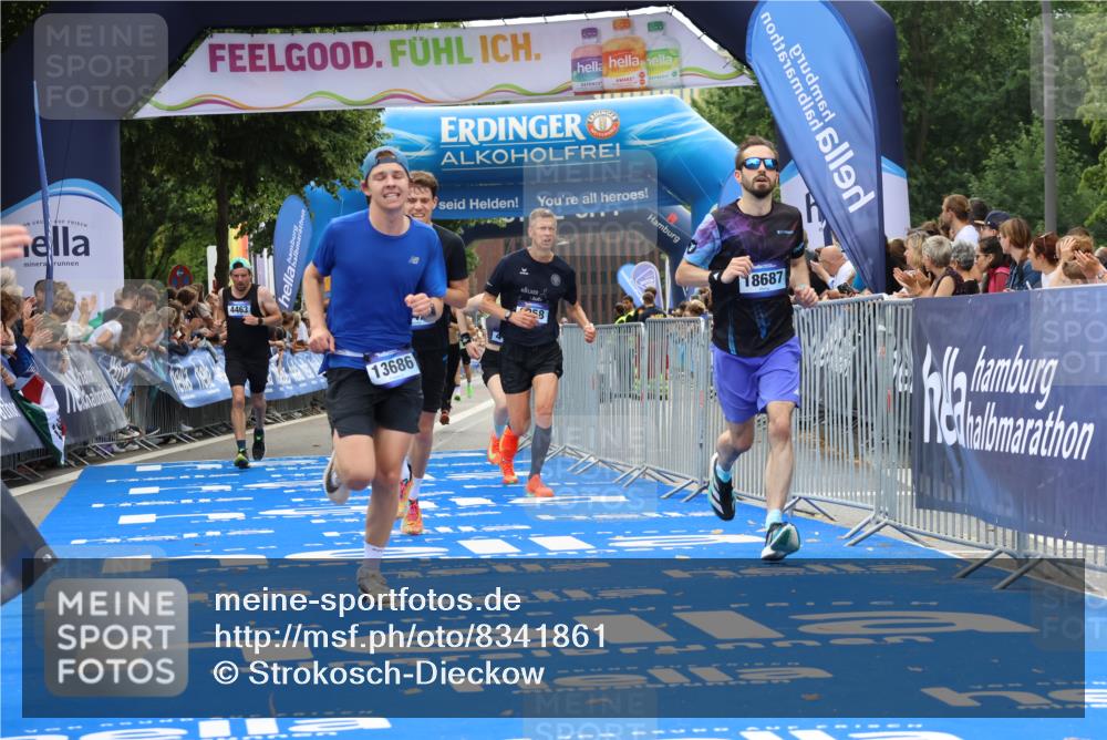 29.06.2025 - hella hamburg halbmarathon Strokosch-Dieckow http://msf.ph/oto/8341861 29.06.2025 10:32:49 Ziel 4463, 4749, 6358, 7965, 8062, 10453, 12290, 13686, 14028, 15054, 16425, 17151, 18687, 19059 meine-sportfotos.de
