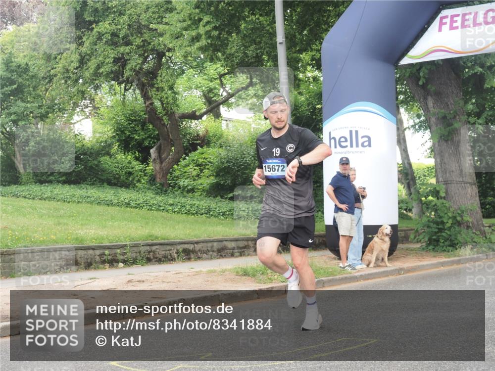 29.06.2025 - hella hamburg halbmarathon KatJ http://msf.ph/oto/8341884 29.06.2025 10:19:19 Zwischen KM18-KM19 3043, 6781, 7231 meine-sportfotos.de