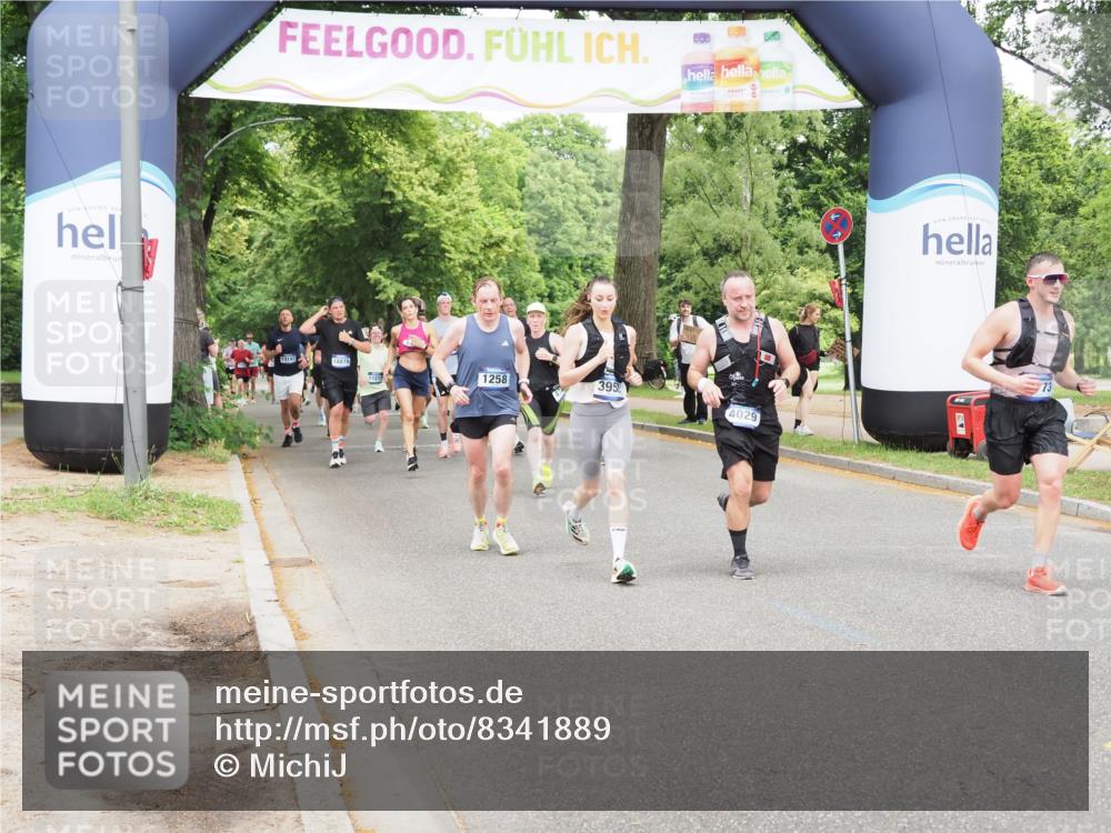 29.06.2025 - hella hamburg halbmarathon MichiJ http://msf.ph/oto/8341889 29.06.2025 10:40:15 Zwischen KM18-KM19 1151, 1258, 2208, 3715, 3952, 4029, 5378, 5638, 6481, 7896, 8273, 8651, 12321, 12379, 12875, 13032, 13211, 14805, 15643, 17198, 17773, 18729, 18901 meine-sportfotos.de