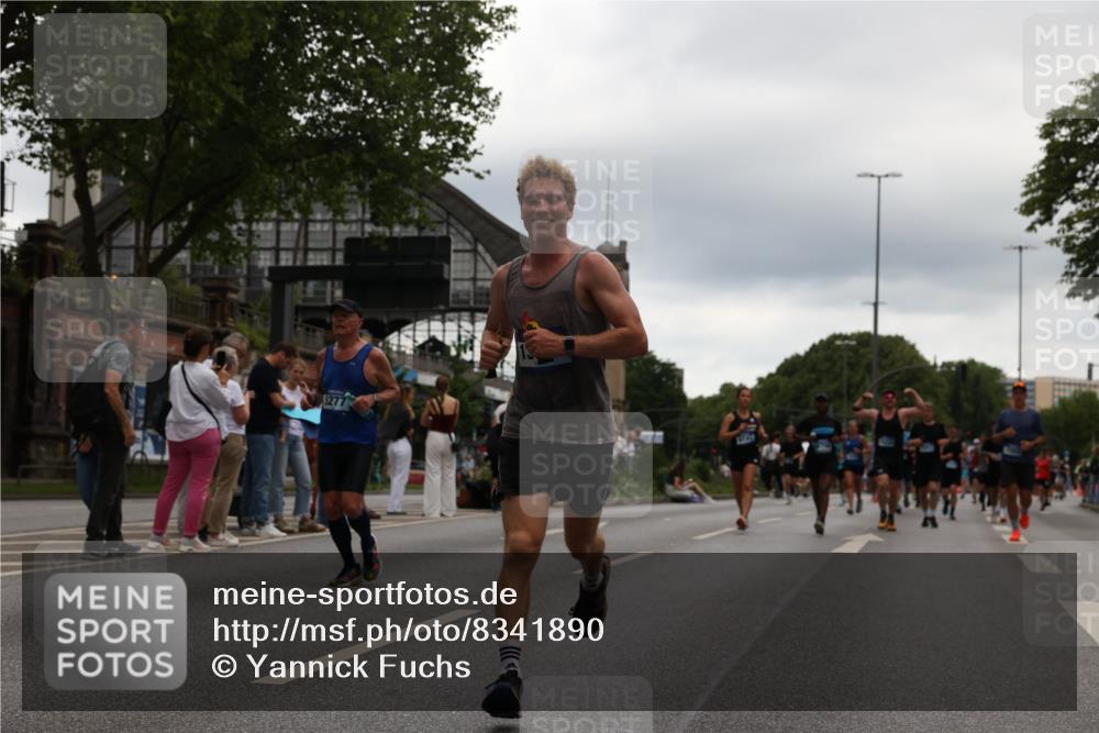 29.06.2025 - hella hamburg halbmarathon Yannick Fuchs http://msf.ph/oto/8341890 29.06.2025 10:52:14 20KM 1319, 1595, 1833, 2250, 2488, 2656, 2840, 2996, 3251, 3859, 4319, 4502, 4550, 4632, 4708, 4767, 5277, 5341, 5675, 5926, 6104, 6138, 6147, 6592, 7082, 7138, 7189, 7856, 8322, 8585, 9230, 9316, 10020, 10319, 10703, 10788, 11394, 11605, 11645, 11846, 12378, 12495, 12585, 12734, 12879, 13287, 13512, 13694, 13816, 13880, 14266, 14571, 14673, 15197, 15434, 15527, 16189, 16531, 17405, 17531, 17827, 18068, 18180, 18492, 18501, 18587, 18727, 18985 meine-sportfotos.de