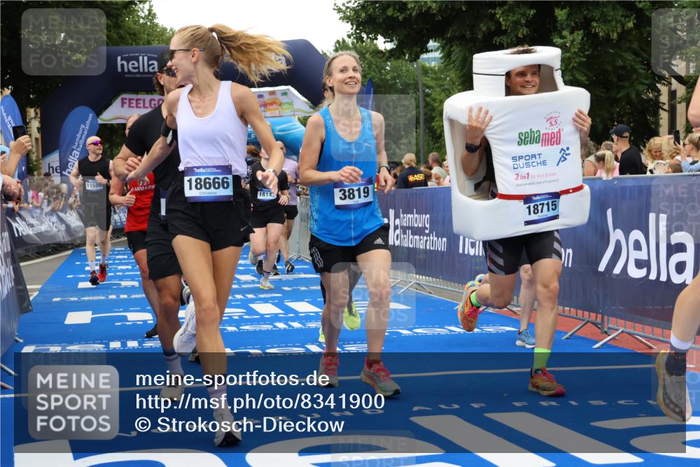 29.06.2025 - hella hamburg halbmarathon Strokosch-Dieckow http://msf.ph/oto/8341900 29.06.2025 10:53:38 Ziel 1030, 1098, 1502, 1783, 2058, 2082, 2518, 2630, 3399, 3819, 5399, 6628, 6762, 6877, 8285, 8335, 10549, 10895, 11588, 11589, 11604, 12632, 13865, 14702, 14818, 15061, 15113, 15441, 15497, 15856, 16092, 17482, 18143, 18450, 18514, 18612, 18666, 18715 meine-sportfotos.de
