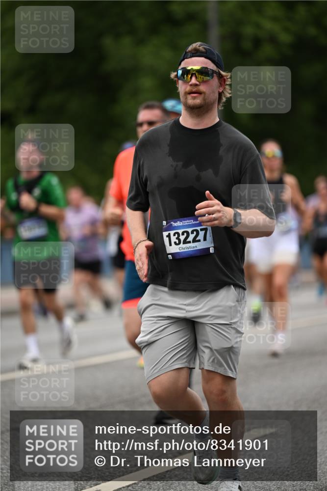 29.06.2025 - hella hamburg halbmarathon Dr. Thomas Lammeyer http://msf.ph/oto/8341901 29.06.2025 10:40:21 Kennedybrücke 1036, 1102, 1183, 1284, 1336, 1717, 2352, 2588, 3243, 3741, 3990, 4902, 4937, 5012, 5240, 5246, 5531, 6021, 6381, 6845, 6896, 7111, 7275, 7927, 8356, 8947, 9295, 10047, 10119, 10336, 10341, 10567, 11010, 11187, 11198 meine-sportfotos.de
