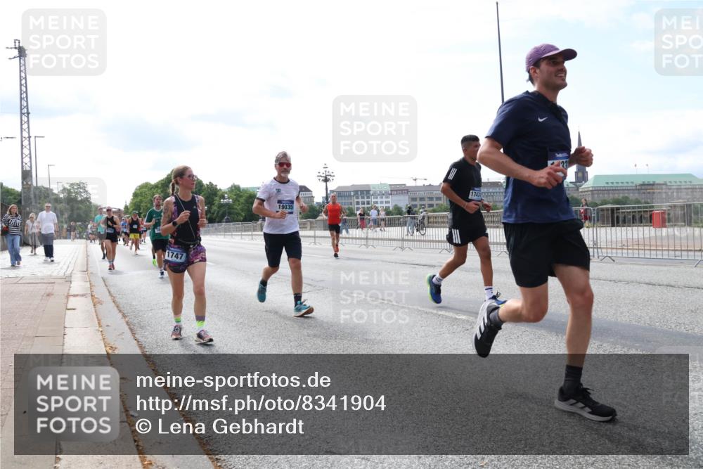29.06.2025 - hella hamburg halbmarathon Lena Gebhardt http://msf.ph/oto/8341904 29.06.2025 10:13:27 Lombardsbrücke 1747, 19035, 17474, 33, 1007, 1747, 1859, 2055, 2359, 2721, 2904, 2961, 2987, 3218, 3360, 3728, 3729, 4187, 4795, 4950, 5232, 5546, 5631, 6026, 6489, 6717, 6724, 7346, 7446, 7447, 7460, 7873, 7913, 8279, 8398, 8405, 8913, 9128, 9141, 9527, 9612, 9631, 10977, 12313, 12492, 12797, 12928, 12929, 13331, 13928, 14404, 15663, 15922, 16030, 16255, 16437, 16491, 17472, 17474, 17699, 17988, 18048, 18222, 18231, 18320, 18732 meine-sportfotos.de