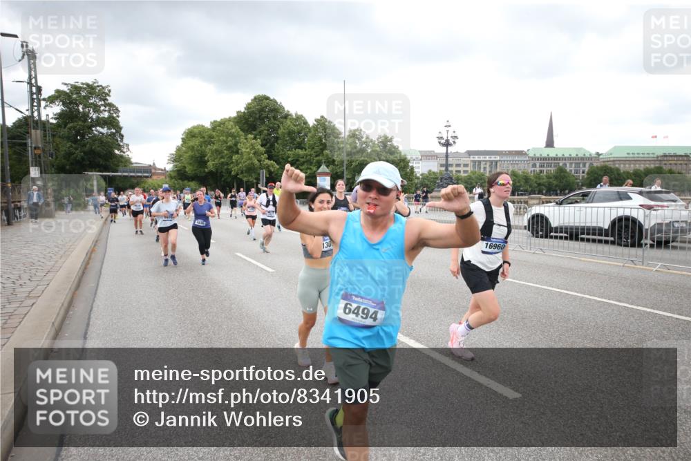 29.06.2025 - hella hamburg halbmarathon Jannik Wohlers http://msf.ph/oto/8341905 29.06.2025 10:55:43 Lombardsbrücke 1738, 1909, 2095, 2793, 3257, 3268, 4083, 4354, 4473, 4836, 5306, 5580, 5994, 6494, 6968, 7025, 7028, 7516, 7616, 8005, 8305, 9435, 9606, 9838, 10640, 10740, 10784, 10987, 11298, 11862, 11863, 12267, 12295, 12296, 12551, 13055, 13395, 13405, 13627, 14142, 14221, 14280, 14281, 15103, 15173, 15199, 15272, 15696, 15699, 16413, 16655, 16960, 17038, 17039, 17398, 18329, 18349, 19228 meine-sportfotos.de