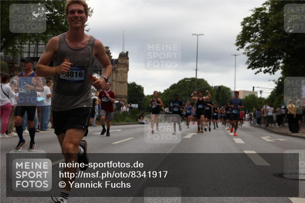 29.06.2025 - hella hamburg halbmarathon Yannick Fuchs http://msf.ph/oto/8341917 29.06.2025 10:52:14 20KM 1319, 1595, 1833, 2250, 2488, 2656, 2840, 2996, 3251, 3859, 4319, 4502, 4550, 4632, 4708, 4767, 5277, 5341, 5675, 5926, 6104, 6138, 6147, 6592, 7082, 7138, 7189, 7856, 8322, 8585, 9230, 9316, 10020, 10319, 10703, 10788, 11394, 11605, 11645, 11846, 12378, 12495, 12585, 12734, 12879, 13287, 13512, 13694, 13816, 13880, 14266, 14571, 14673, 15197, 15434, 15527, 16189, 16531, 17405, 17531, 17827, 18068, 18180, 18492, 18501, 18587, 18727, 18985 meine-sportfotos.de